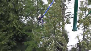 Ngồi xe lăn vẫn nhảy bungee