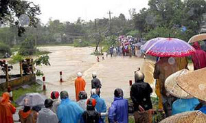 Bão số 1 bắt đầu gây thiệt hại ở các tỉnh miền Trung