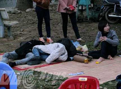 Thức đêm, thuê chiếu ngủ vạ vật đợi ngày Giỗ Tổ