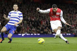 21h hôm nay: QPR - Arsenal: Nòng pháo vươn lên trời cao