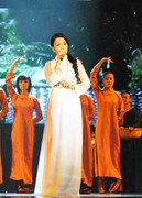 Cẩm Ly ca cải lương ngọt như mía lùi