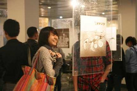 Hoạ sĩ sáng tác tranh cùng “Sát thủ đầu mưng mủ”