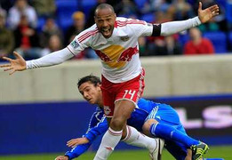 Henry lập hat-trick đầu đời trên đất Mỹ