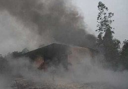 Hà Nội, cháy lớn san phẳng xưởng nhựa