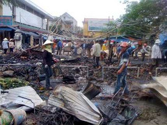 Quảng Bình: Chợ Đồng Hới bốc cháy trong đêm