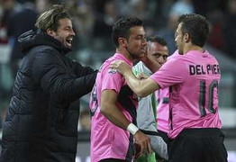 Nhấn chìm Napoli, Juve áp sát Milan trên BXH