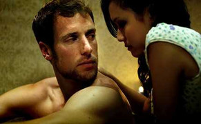 Diễn viên Touch ngượng khi xem lại cảnh nude