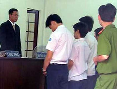 Quấy rối nữ sinh lớp 7, ba nam sinh bị kỷ luật