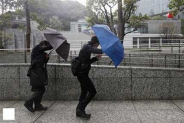 Bão mạnh nhất 40 năm qua tấn công Nhật Bản