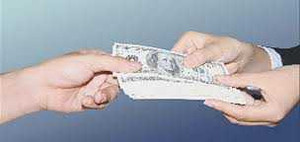 Khai trừ Đảng cán bộ tỉnh lừa tiền chạy việc