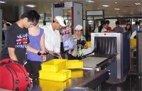 5,9 kg ma túy ngụy trang trong bột ớt và đế đèn cầy