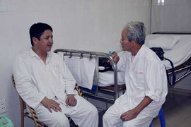 'Táo giao thông' Chí Trung tai nạn gãy 5 xương sườn