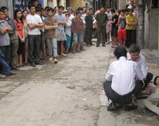 Hà Nội: Phát hiện thi thể một thanh niên bên lề đường