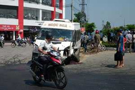 Xe đám cưới chở nhà gái gây tai nạn liên hoàn