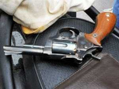 Cướp xe không thành, rút súng bắn người truy đuổi