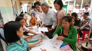 Lát gạch mới sân trường: Lót đường chạy trường cho con