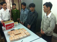 Phá vụ vận chuyển 30 bánh heroin từ Lào về Việt Nam