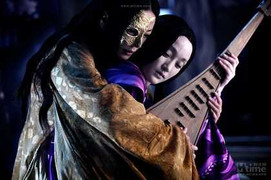 'Kình địch' Triệu Vy - Châu Tấn ôm ấp tình tứ