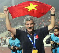 HLV, cầu thủ ngoại và chuyện học tiếng Việt