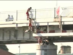 Trò chơi nguy hiểm rùng mình của teen Sài thành