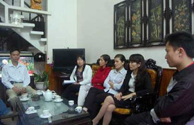 41 giảng viên bị điều chuyển đi... quét rác