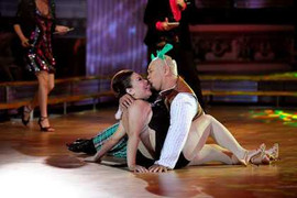 Siu Black 'âu yếm' chằn tinh Shrek Minh Béo