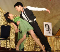 Xúc động vở kịch “Sống thử” của sinh viên Kinh tế