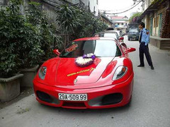 Ferrari, Bentley... nối đuôi trong đám cưới ở Hà Nội