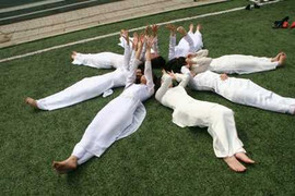 Ngắm nhìn nữ sinh trường Ams thướt tha trong tà áo dài