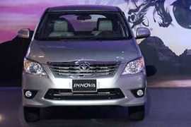 Đỡ lo về phí, thị trường xe ô tô nội lại đắt hàng