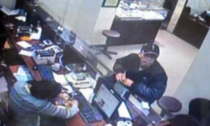 Ngang nhiên 'cuỗm' 4 cây vàng giữa Thủ đô