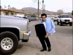 Ảo thuật cưa đôi người vẫn di chuyển