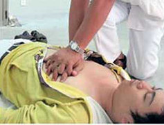 Tự ý tiêm thuốc hồi sức, bác sỹ đột tử trong toilet