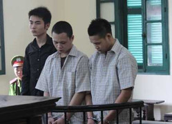 Bị vây bắt, chém cảnh sát để trốn chạy