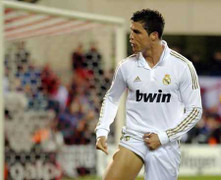 Thắng trận, Ronaldo buông lời “răn đe” Barca