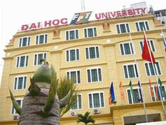 Đề thi “trinh tiết” thô thiển hay là chiêu bài PR?