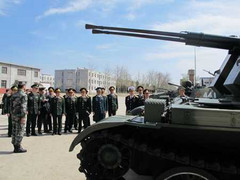 Phóng viên VN vào thăm Sư đoàn thiết giáp Trung Quốc