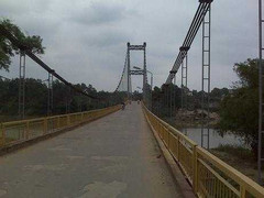 Đang học, nữ sinh xin ra ngoài... đi nhảy cầu