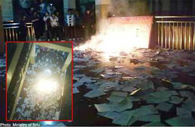 Trung Quốc: Đốt sách để phản đối nộp thêm chi phí