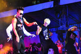 Big Bang biểu diễn, fan nữ liên tục ngất xỉu