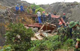 Cả ngọn núi ập xuống khu dân cư, nhiều người chết