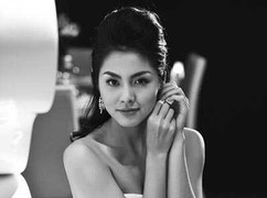 Mẹ Tăng Thanh Hà: 'Bầu bí gì đâu, nó đi tập võ'