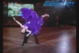 Phương Thanh trồng cây chuối với Tango