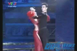 Anh Thư nóng bỏng với váy đỏ và Tango