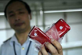 Cảnh sát Trung Quốc phá đường dây “dựng” iPhone