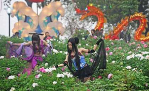 Nghề kiếm bộn tiền: Nam sinh giả gái