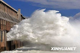 Điểm tin sáng 18/4: Lo lở đập, di dời 10 vạn dân