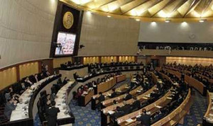 Quốc hội Thái Lan gián đoạn vì ảnh bán khỏa thân