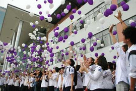 Nữ sinh trường Ams gửi ước mơ vào bóng bay