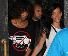 Rihanna úp mở về bạn tình đồng giới